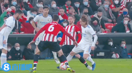 世欧预-英格兰3-0拉脱维亚2连胜领跑 詹姆斯圆月